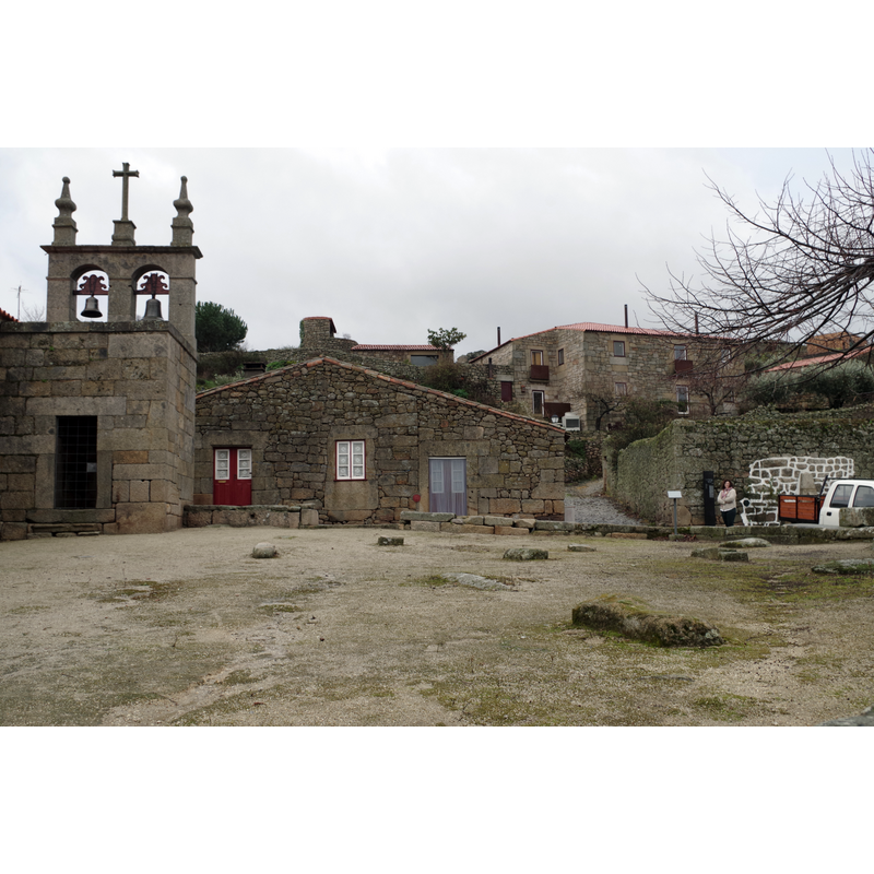 Source caption: "Iglesia de San Pedro y necrópolis paleocristiana visigoda en Marialva (Guarda, Portugal)."