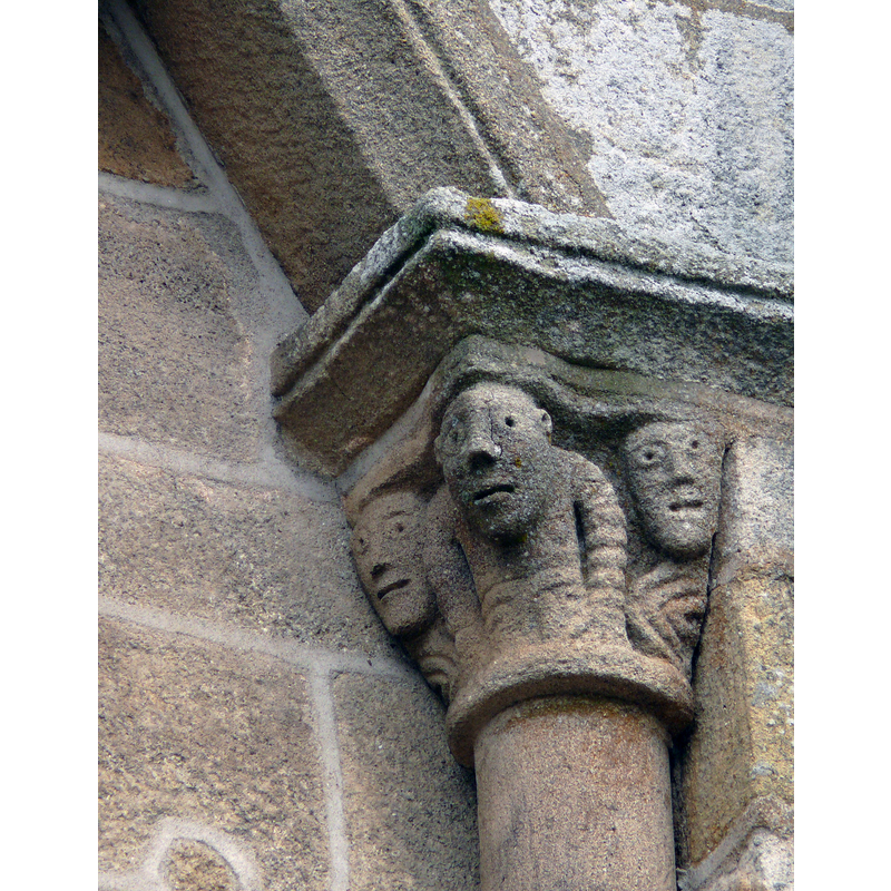 Source caption: "Autry-Issards - Église de la Sainte-Trinité - Chapiteau du clocher".