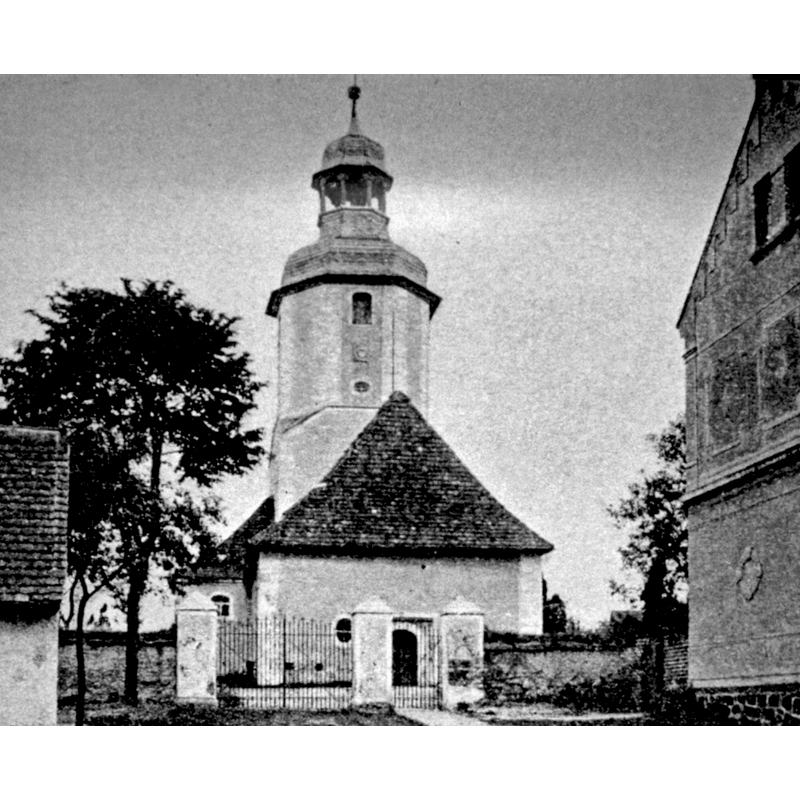 Source caption: "Bild Heilig-Kreuz-Kirche vor 1945 mit barockem Turm"