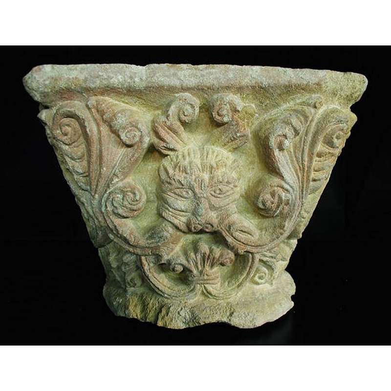 Source caption: "Chapiteau à décor de masque de lion, Nord de la France, vers 1150, Saint-Omer, musée de l’hôtel Sandelin, inv. 3208 [...] Ce chapiteau portant sur chacune de ses faces un décor de masque de lion tenant dans sa gueule des palmettes végétales date probablement du milieu du 12e siècle. Le motif décoratif utilisé rappelle les décors des livres produits à l’abbaye de Saint-Bertin à la même période et témoigne des échanges entre les artistes à la période médiévale."