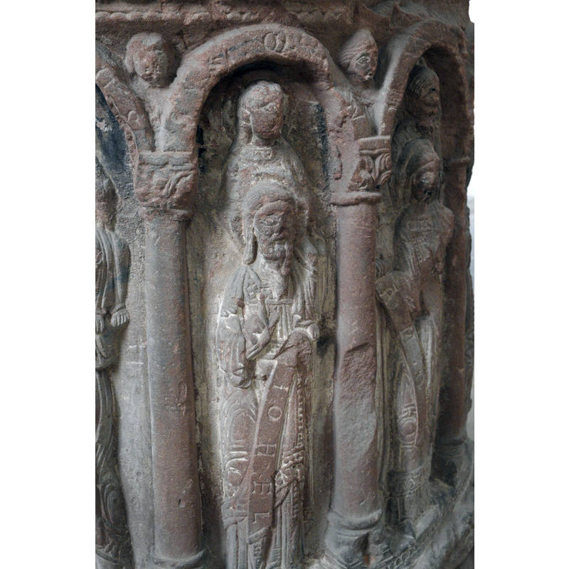 seen here in the right arch; Joel occupies the left arch