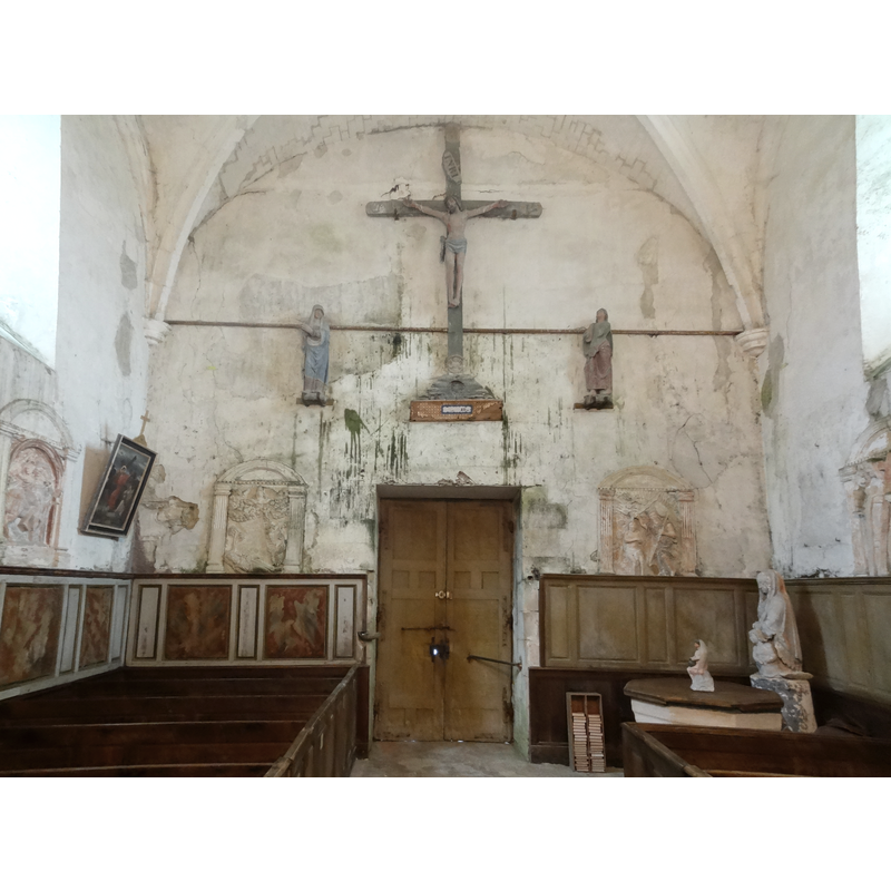 the font is partially visible on the right [northwest] corner of the nave