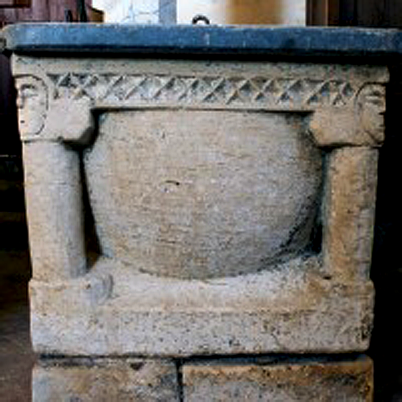 a band of, on two of  the sides between the heads