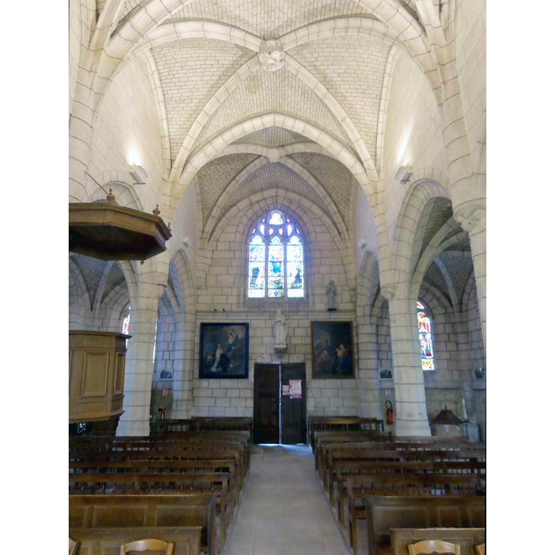 the font and cover are visible at the far [west] end, right [north] aisle