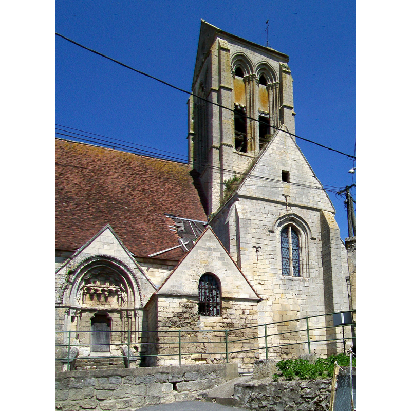 Source caption: "Façade sud de l'église Saint-Vaast (vue partielle)."
