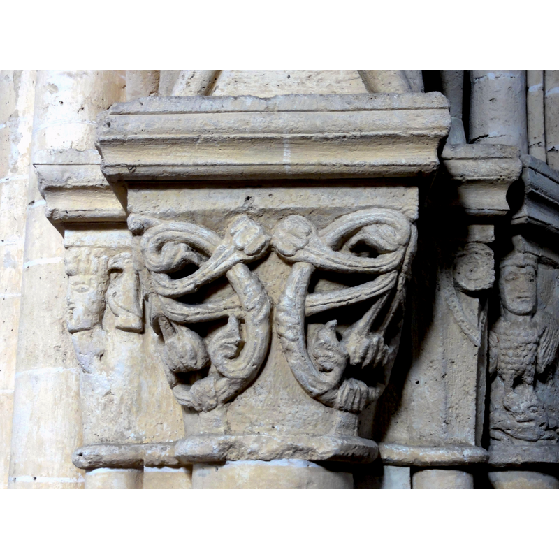 Source caption: "Bury (60), église Saint-Lucien, nef, grandes arcades du sud, chapiteaux du 2e pilier".
