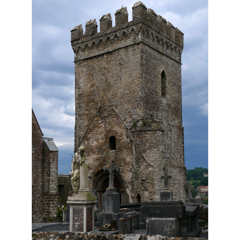 the contour of the west end of the nave can still be clearly seen on the east side of the tower