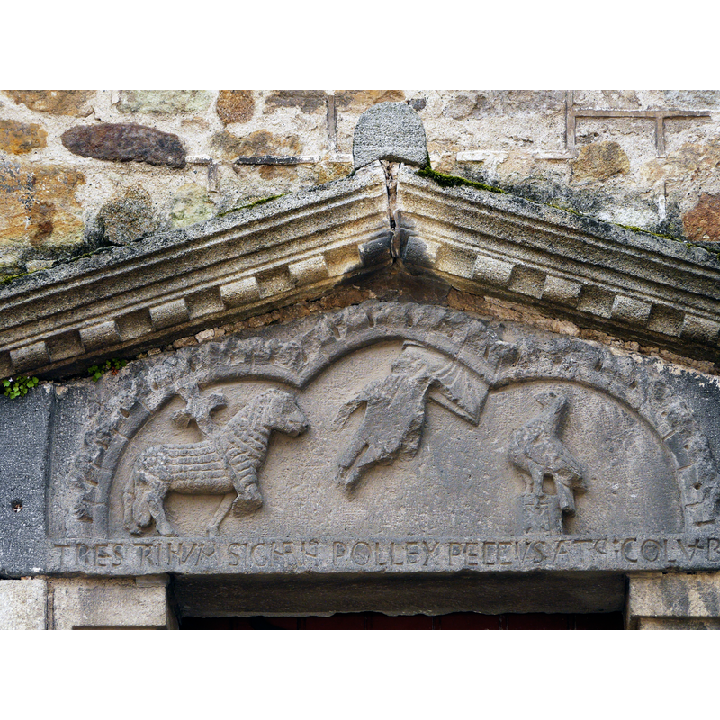 Source caption: "Linteau de la porte du transept nord, église Sainte-Croix de Champeix, Puy-de-Dôme, France."