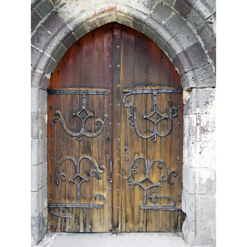 Source caption: "Les pentures du portail de l'église Saint-Georges, Compains, Puy-de-Dôme, France."
