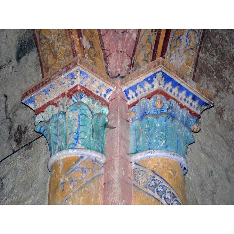 Source caption: "Chapiteaux de la croisée du transept, église Saint-Georges, Compains, Puy-de-Dôme, France."
