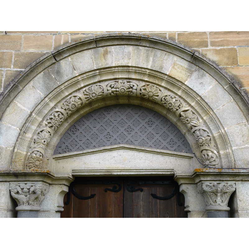 archivolt, tympanum and capitals