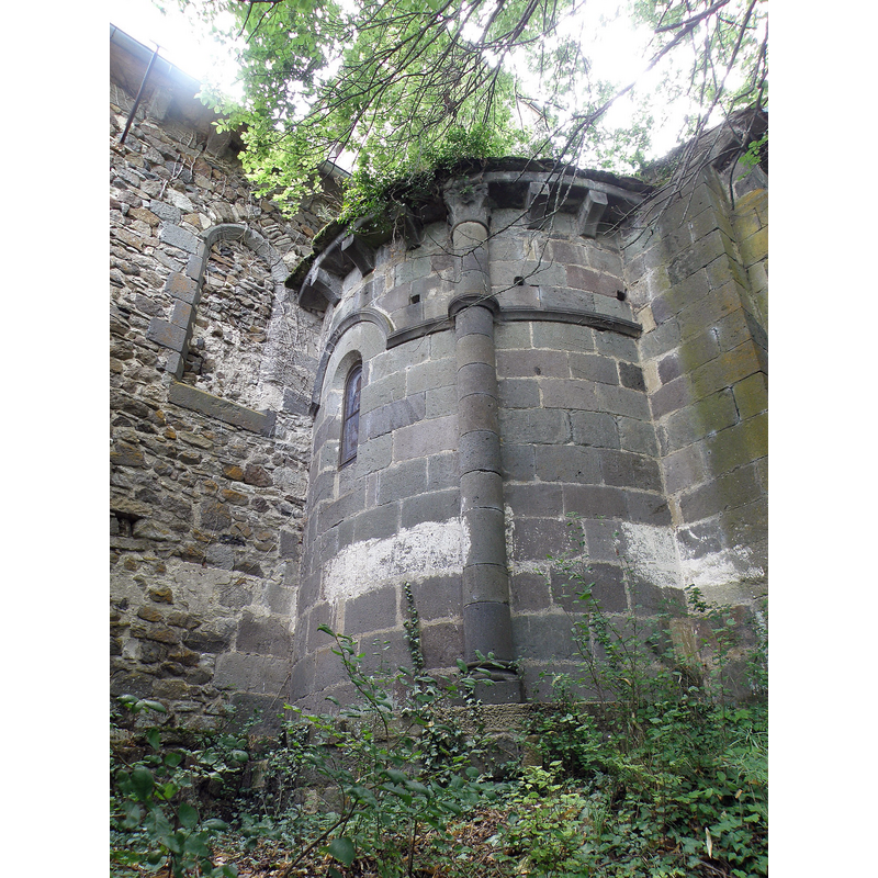 Source caption: "Montaigut-le-Blanc, comm. du Puy-de-Dôme (France, région Auvergne). Église Saint-Blaise, angle formé par la nef et le choeur (flanc nord de l'église)."