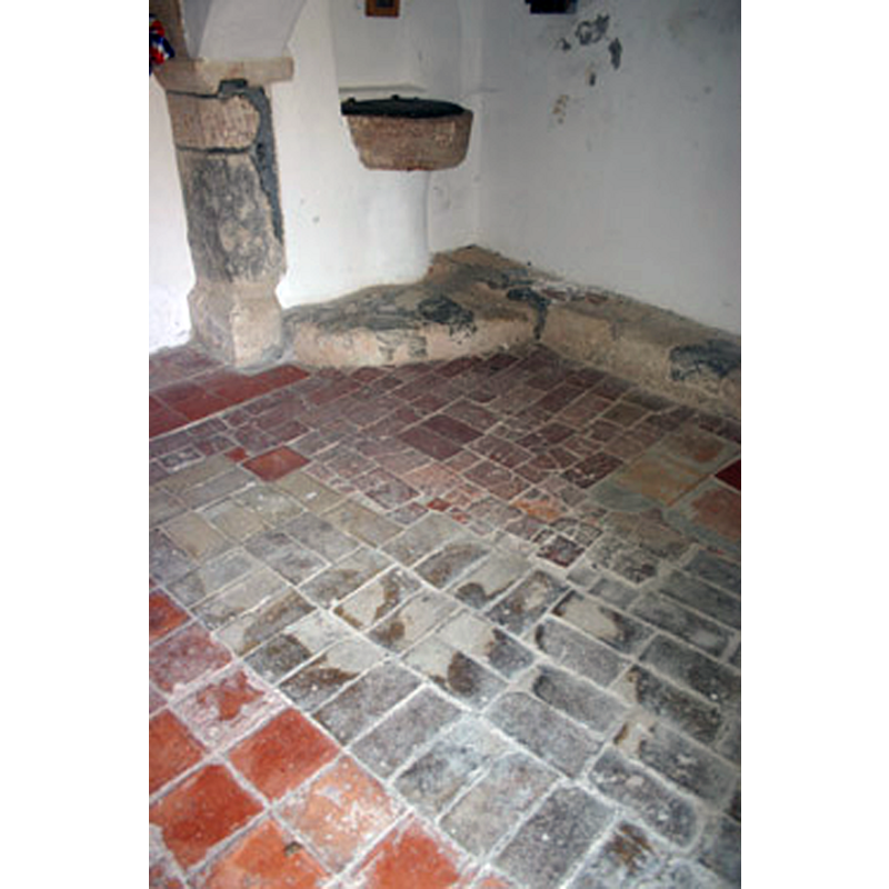 both the basin and the pedestal base are built into the wall; the font cover is flat and hinged at the back