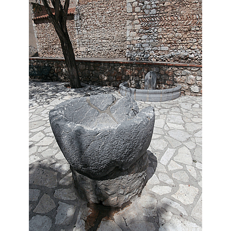 the source caption reads simply "Cuve baptismale. Bourg. Opoul-Périllos 66600"