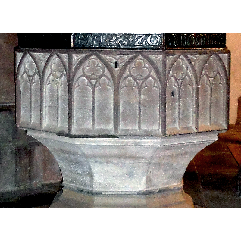two per side of the octagonal basin; includes trefoil-in-a-circle in the inner spandrels