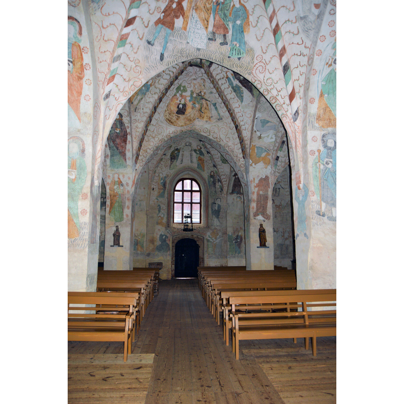 the old wooden font is visible at the far [west] end, left [south] side