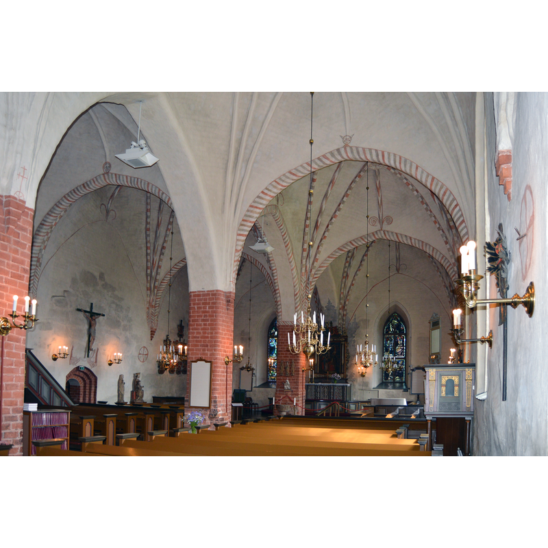 with the font partially visible at the east end of the nave, againt the central pillar