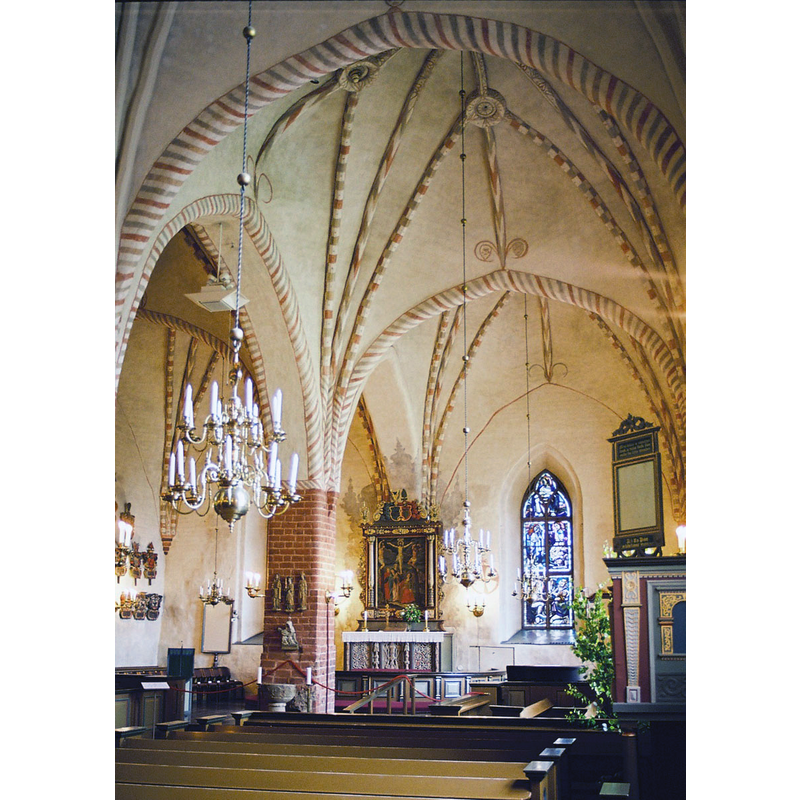 the font is visible against the central pillar, beneath the wooden caevings