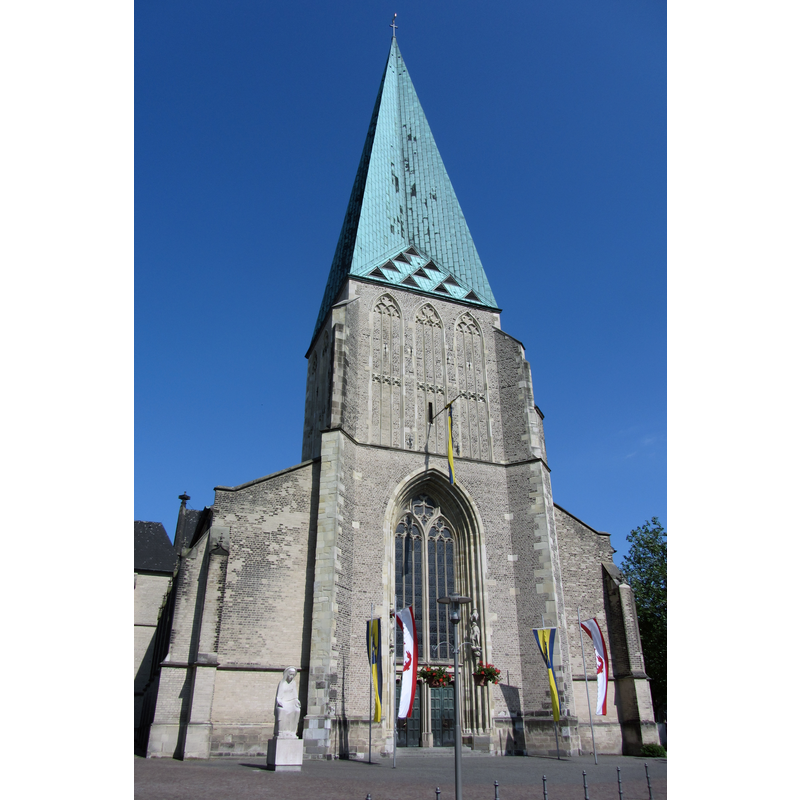 Source caption: "St.-Georg-Kirche in Bocholt Pfingsten 2012".