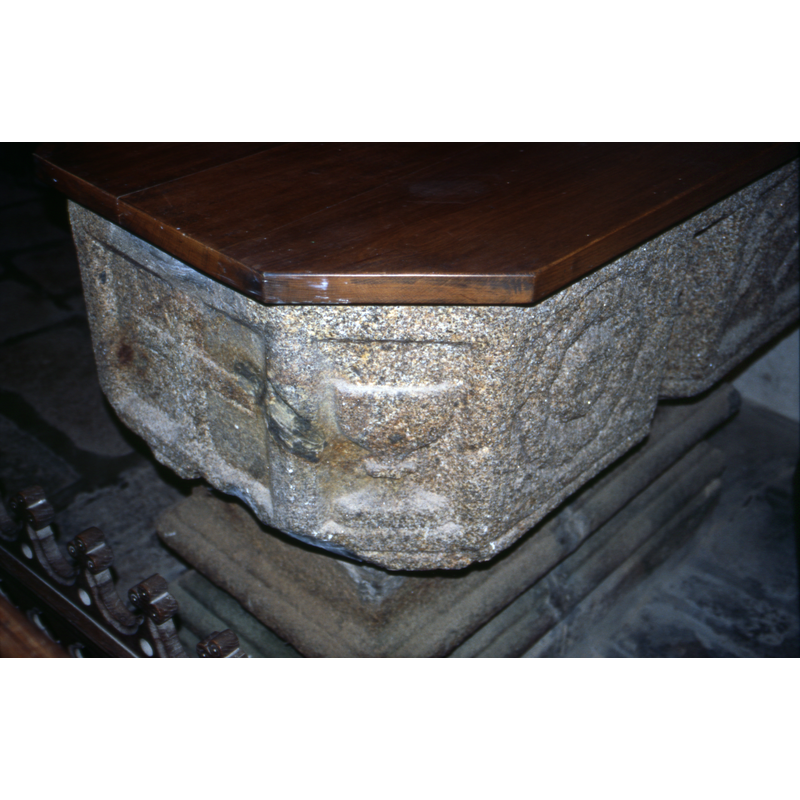 seen here on the narrow chamfer, to the right of the chalice