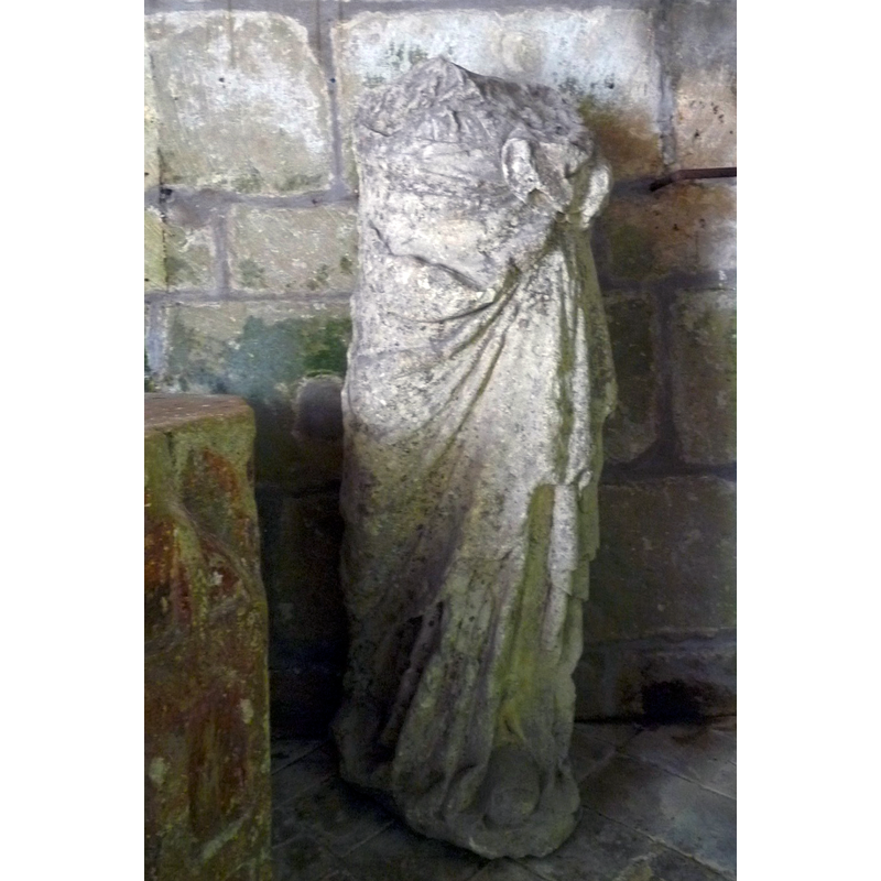 standing next to the font in 2014, a 14thC statue of the Madonna, listed in Palissy [ref.: PM16000616]: "Oeuvre mutilée (manque la tête) [...] Vierge déhanchée ; ceinture sous la poitrine, dos plat, très beaux plis [...] h = 134 ; la = 50 [...] 14e siècle".