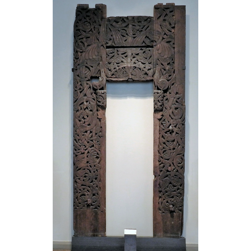 Source caption: "Portal der Stabkirche aus Tinn, Telemark, 1163-89 n. Chr., Kulturhistorisk Museum Oslo" -- the wooden threshold is probably from the south portal of the old church