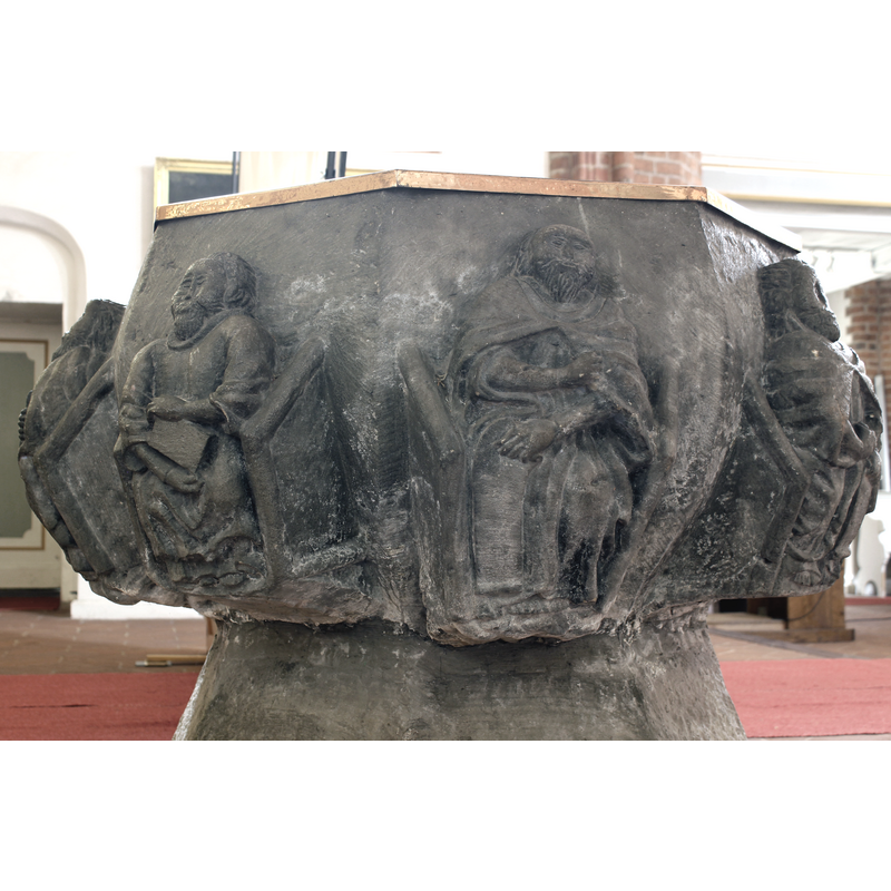 the four seated prophets (?) are visible in this image
