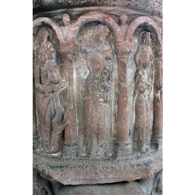 in the centre arch, carrying St. Peter on his shoulder; Jeremiah (and the kneeling figure) on the left; Zacharias in the right arch