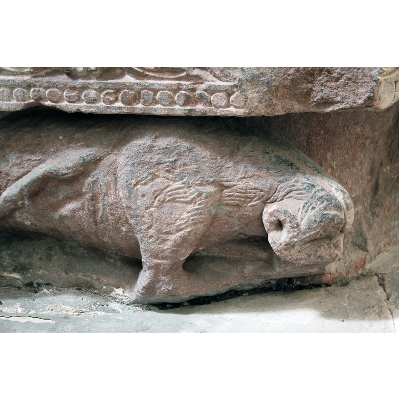 the fourth lion of the base looking rather dejected; perhaps not too happy with its quasi-simian head