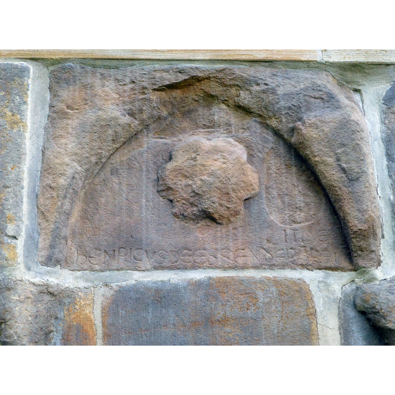 inscribed stone:  "HENRICUS DE ESSENDE PARAVIT ME" [Heinrich von Essen hat mich erbaut] [NB: according to the source [http://www.lwl.org/@@afiles/51970126/dortmund_brechten_raumfassung_details_3.pdf] [accessed 26 October 2017] this is a copy of the original dedication (?) stone]