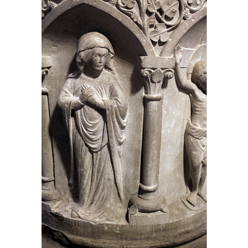 Mary in the arch left to Christ on the cross