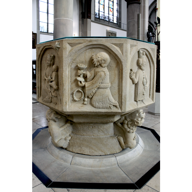 showing the west, southwest and south sides, a partial view of the four panels [six including the censing angels] that make up the Adoration of the Magi scene