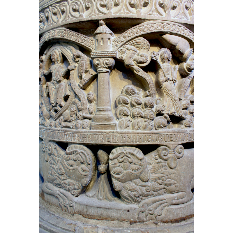 the Majestas Dpmini in the left arch, the Ascension in the right arch