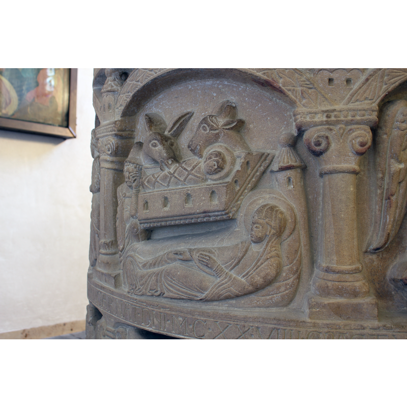 another occurrence of an uncial E used in the inscription