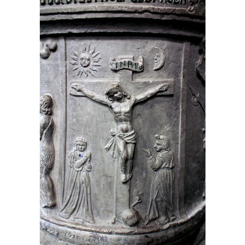 above the arms of the cross, the Sun to the left, the Moon to the right, personified with eyes, nose and mouth