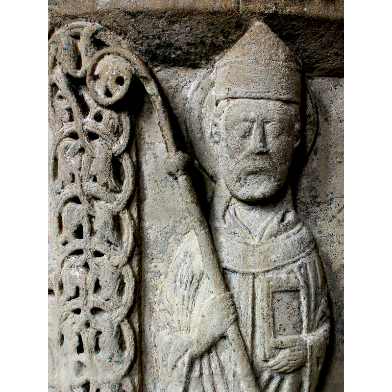 notice the halo carved lower down, below the upper rim