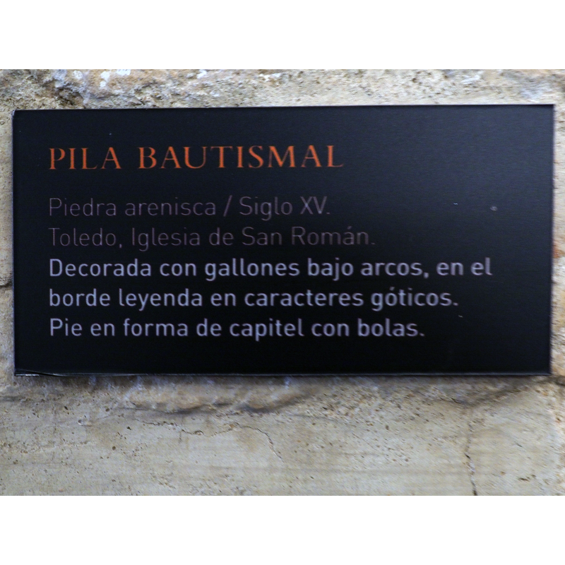 museum plaque dating the sandstone font to the 15thC and identifying the stone as sandstone [=piedra arenisca] although it is made of granite