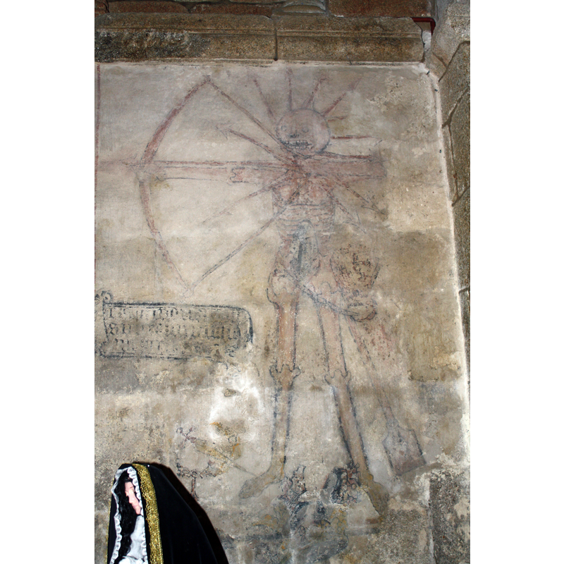Source caption: "Pinturas medievais na parede norte do Mosteiro de San Xulián de Moraime representando os sete pecados capitais. Na fotografía, a morte triunfante disparando as súas frechas contra os fieis."