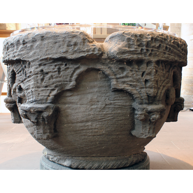 showing the large damaged area of the upper rim