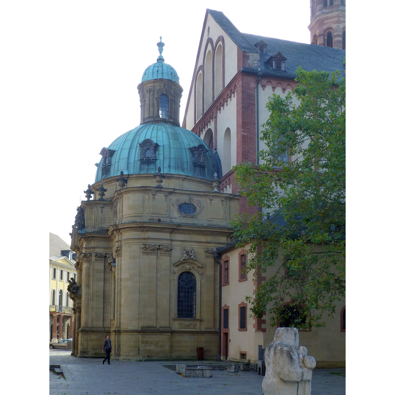 early-18thC burial chapel for the Schönborn bishops built by Balthasar Neumann at the end of the north transept arm