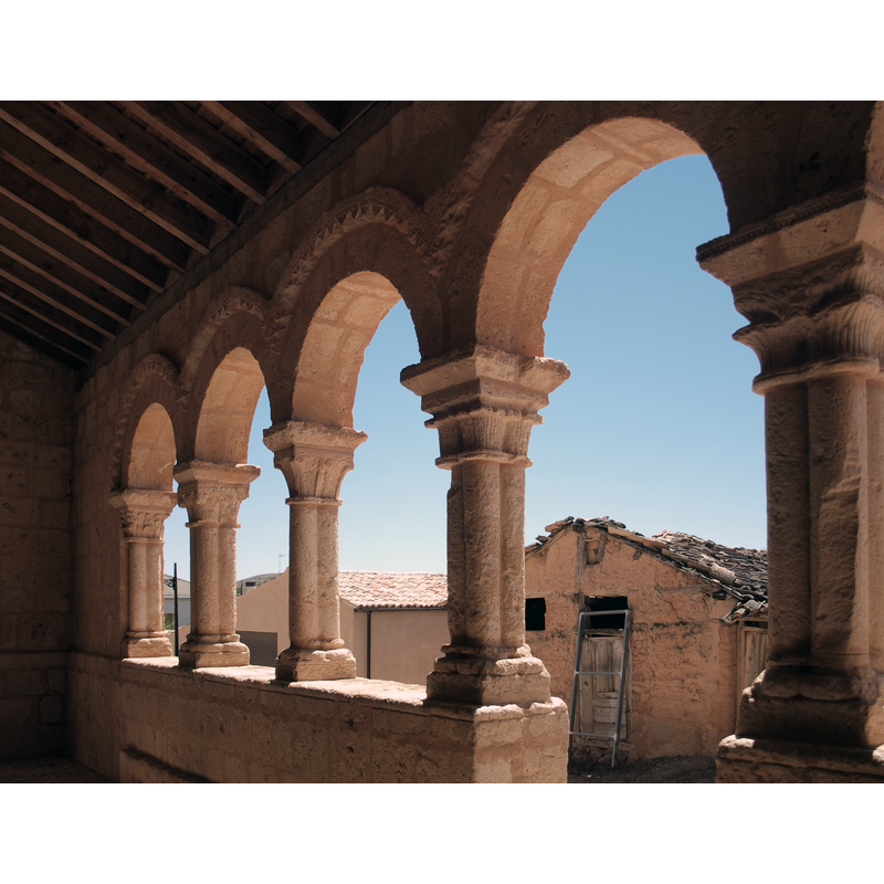 the porch is very similar to the one at San Gines, also in Rejas, but San Martin's has only five arches, whereas San Gines has six