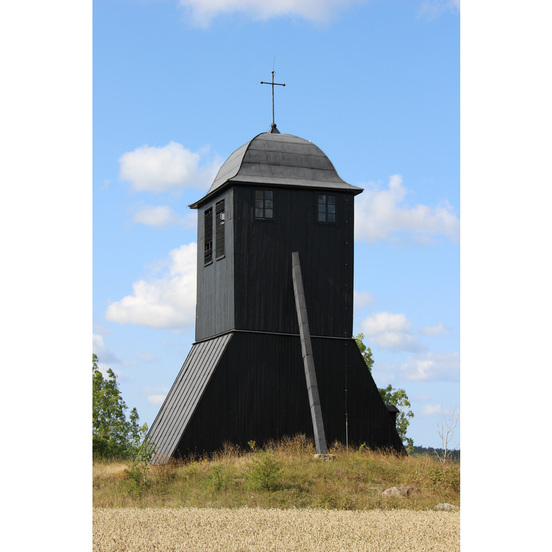 Source caption: "Klockstapel cirka 200 meter söder om Skogs-Tibble kyrka" [the detached bell tower is about 200 m. south of the church itself]