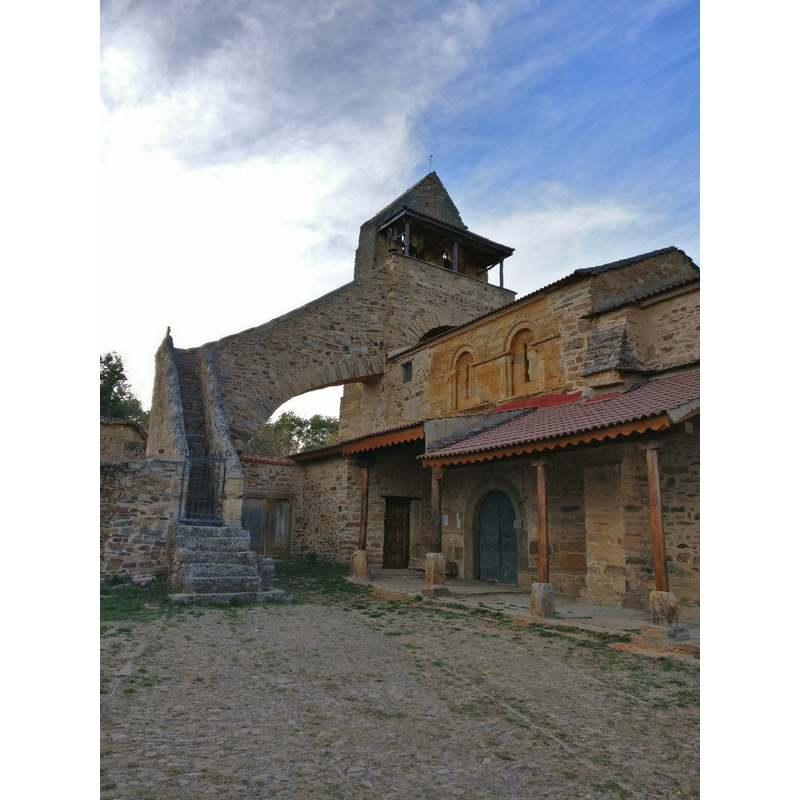 Source caption: "Iglesia de Turienzo de los Caballeros, dedicada a San Juan Bautista".