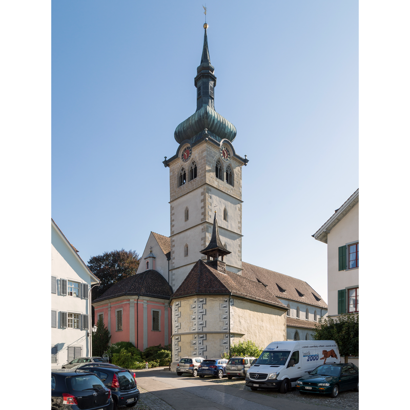 Source caption: "Katholische Kirche St. Pelagius mit Michaelskapelle vom Hirschenplatz aus gesehen (2015)"