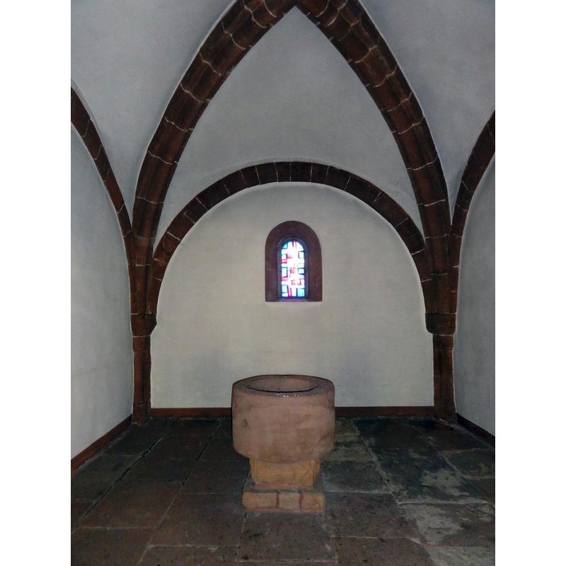 former Romanesque chancel used as baptistery since 1959 [Mérimée [ref.: IA67009757]: "En 1959 la nef fut à nouveau ouverte sur l'ancien choeur roman qui fut aménagé en chapelle baptismale"].