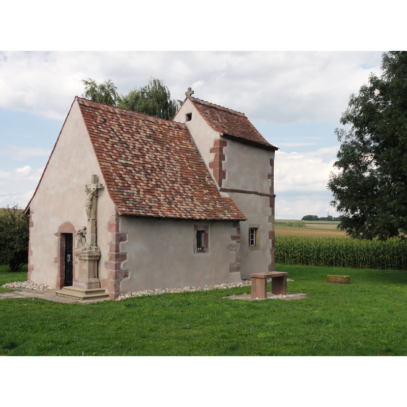 the Chapelle Sainte-Marguerite is all that remains of the hamlet of Himmolsheim, disappeared in the 16thC; was it a baptismal chapel? -- listed in Mérimée [ref.: IA67005533]