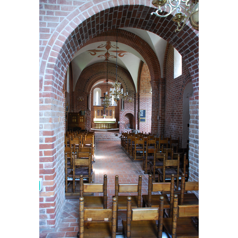 the top of the font is discernible at the far [east] end, right [south] bank of chairs