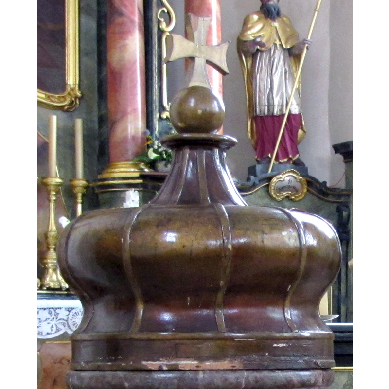 noted in Palissy [ref.: IM67013172]: "Couvercle ovale fortement galbé, composé de languettes de sapin assemblées"