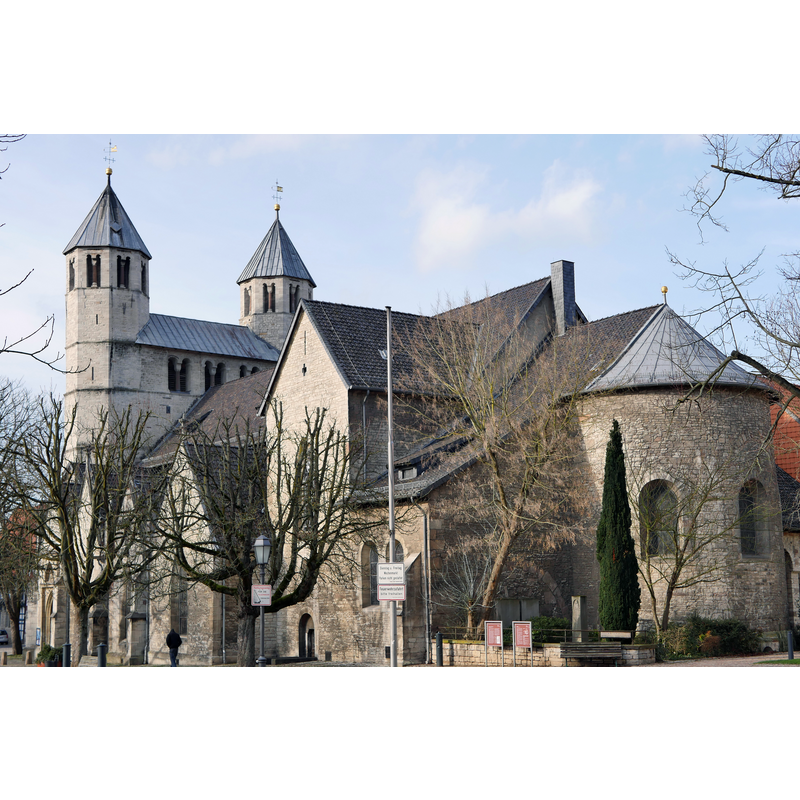 Source caption: "Blick auf die Stiftskirche in Bad Gandersheim".