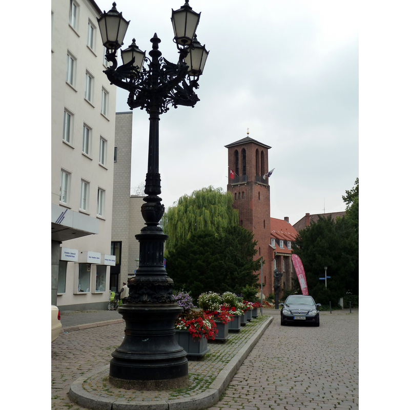 Source caption: "Um 1530 Franziskanerkloster und heute Kieler Kloster "